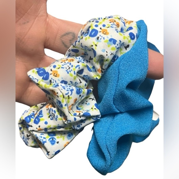 Scrunchie - Picture 2 of 2